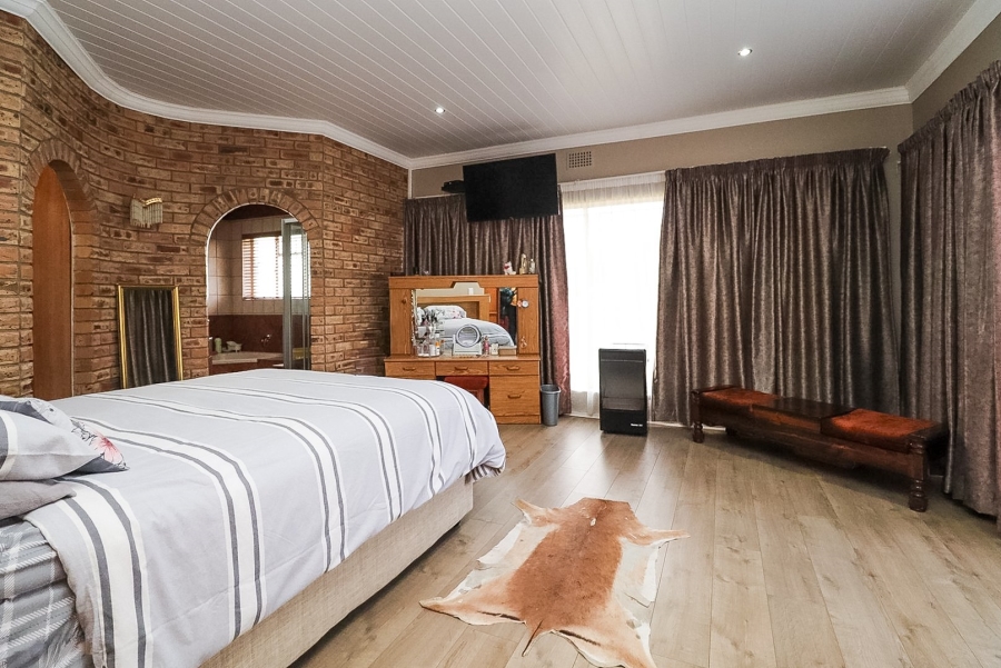 4 Bedroom Property for Sale in Declercqville North West